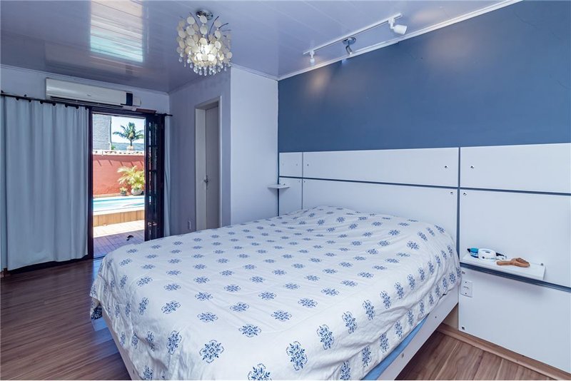 Casa de 3 dormitórios á 250m da Av Delmar Rocha Barbosa Francisca Lechner Porto Alegre - 