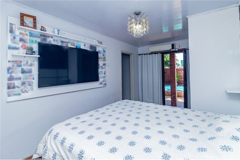 Casa de 3 dormitórios á 250m da Av Delmar Rocha Barbosa Francisca Lechner Porto Alegre - 