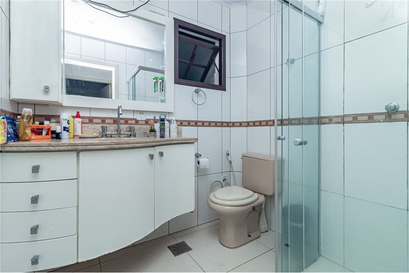 Casa de 3 dormitórios á 250m da Av Delmar Rocha Barbosa Francisca Lechner Porto Alegre - 