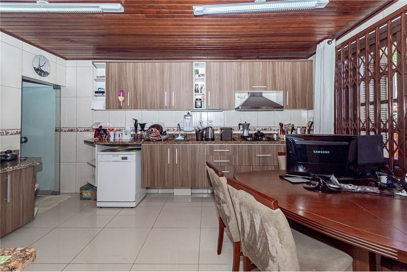 Casa de 3 dormitórios á 250m da Av Delmar Rocha Barbosa Francisca Lechner Porto Alegre - 