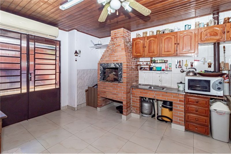 Casa de 3 dormitórios á 250m da Av Delmar Rocha Barbosa Francisca Lechner Porto Alegre - 