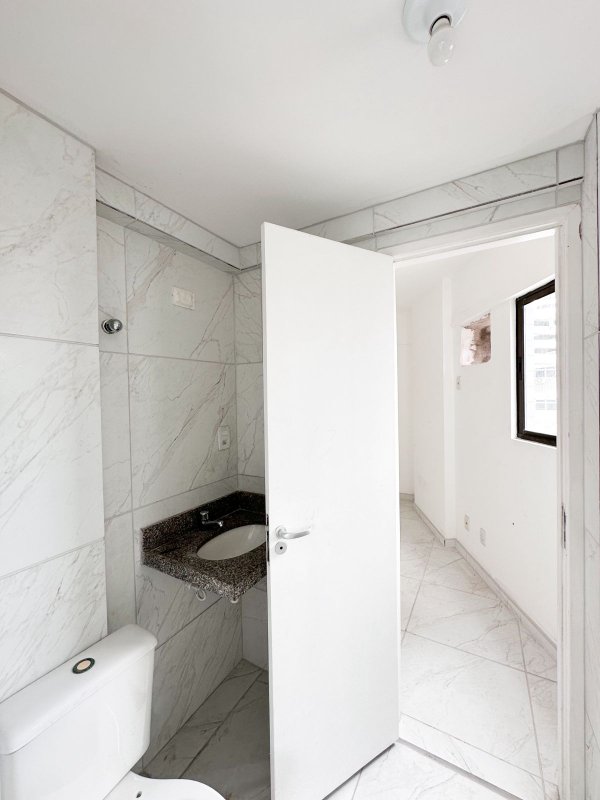 Apartamento para alugar com 3 quartos sendo 2 suítes, 94,30m² A partir de: R$ 3.501,00 Avenida Fernando Simões Barbosa Recife - 