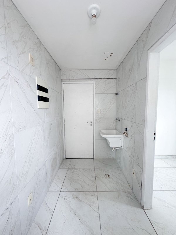Apartamento para alugar com 3 quartos sendo 2 suítes, 94,30m² A partir de: R$ 3.501,00 Avenida Fernando Simões Barbosa Recife - 