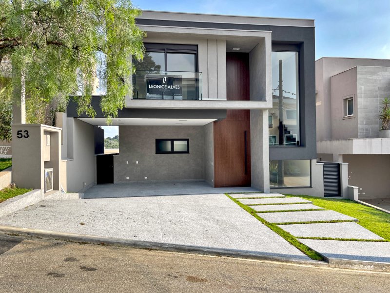 Casa Nova no Res. Valville, um projeto Leonice Alves Alameda dos Sinos  Santana de Parnaíba - 