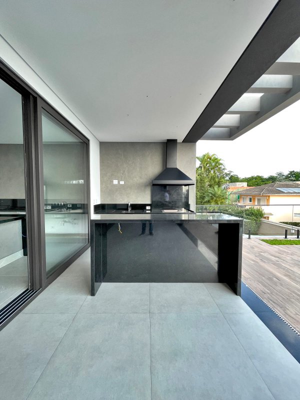 Casa Nova no Res. Valville, um projeto Leonice Alves Alameda dos Sinos  Santana de Parnaíba - 