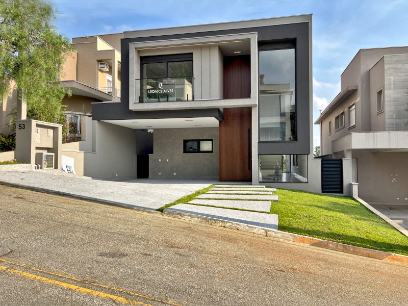 Casa Nova no Res. Valville, um projeto Leonice Alves Alameda dos Sinos  Santana de Parnaíba - 