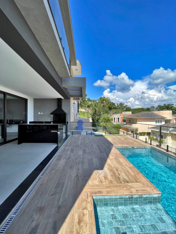 Casa Nova no Res. Valville, um projeto Leonice Alves Alameda dos Sinos  Santana de Parnaíba - 