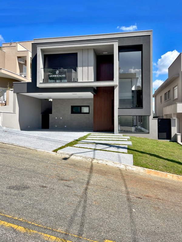 Casa Nova no Res. Valville, um projeto Leonice Alves Alameda dos Sinos  Santana de Parnaíba - 