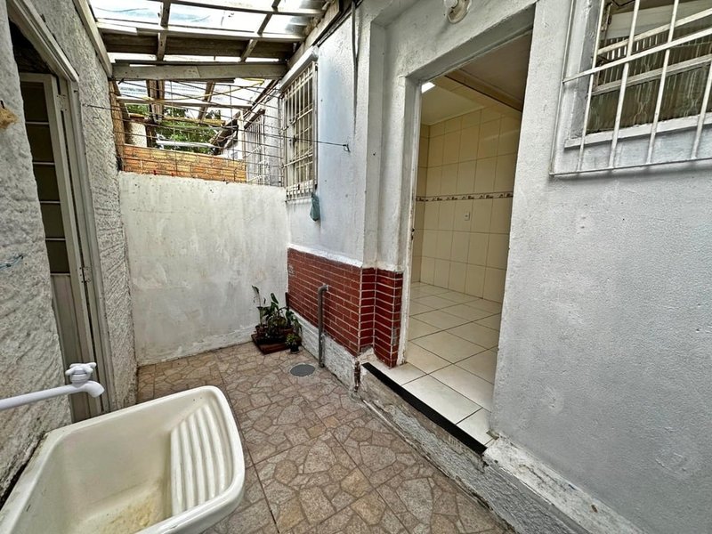 Apartamento térreo á 3 min do Av Assis Brasil Brasiliano Índio de Moraes Porto Alegre - 