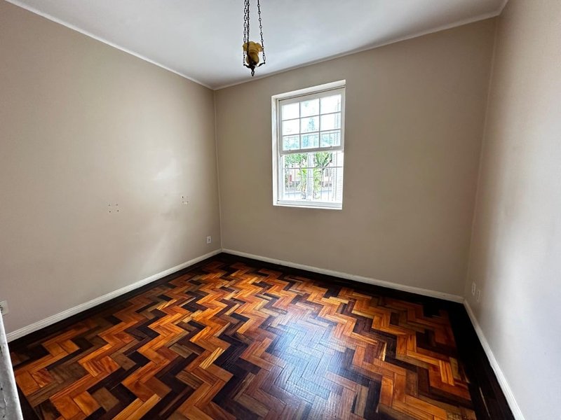 Apartamento térreo á 3 min do Av Assis Brasil Brasiliano Índio de Moraes Porto Alegre - 