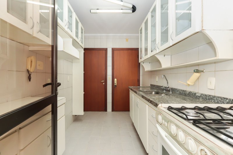 ALUGA OU VENDE COBERTURA 187m2 - ALTO PADRÃO - MOEMA SP Avenida Jurema São Paulo - 