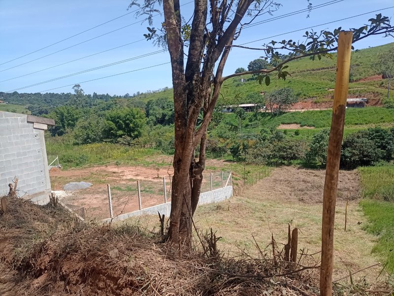 Terreno à venda a 2 km do Centro  Igaratá - 