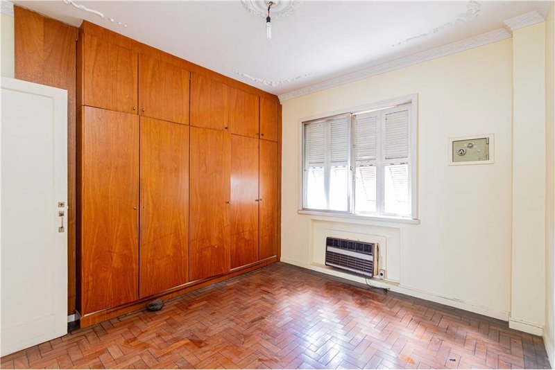 Apartamento de 133m² com 3 dormitórios na Av. Des. André da Rocha Desembargador André da Rocha Porto Alegre - 