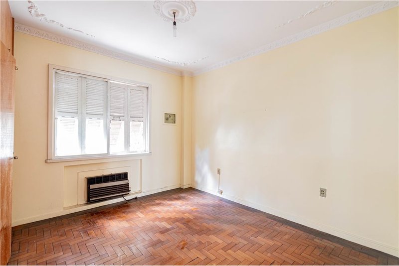 Apartamento de 133m² com 3 dormitórios na Av. Des. André da Rocha Desembargador André da Rocha Porto Alegre - 