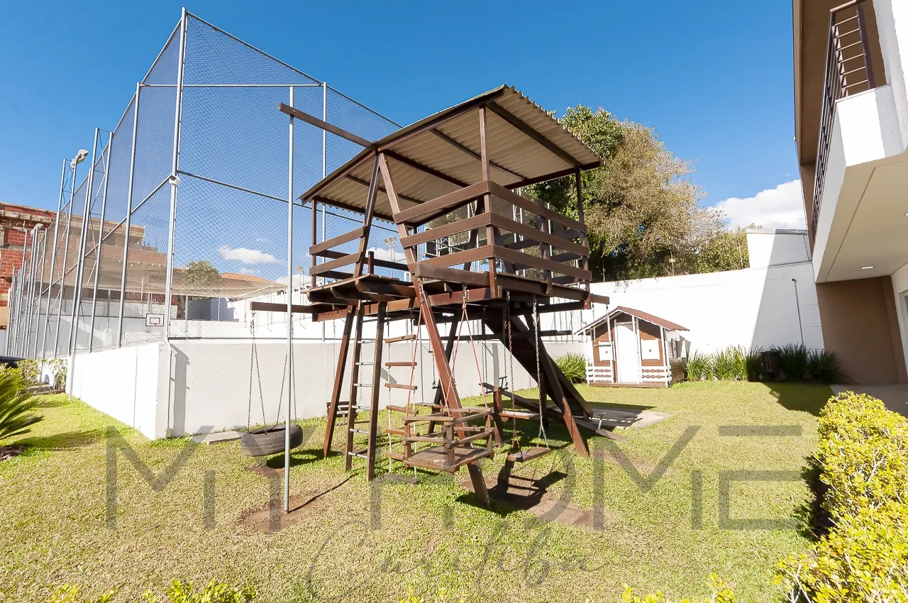 CASA &Agrave; VENDA EM CONDOM&Iacute;NIO NO SANTA CANDIDA - 3 QUARTOS - 1 SU&Iacute;TE - 2 VAGAS Rua Fernando de Noronha Curitiba - 