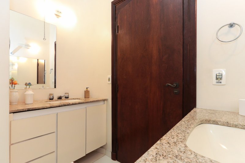 VENDA LINDA CASA – ALTO DA BOA VISTA – RUA SEM SAÍDA - Praça Antônio Guariglia Rua Alberto Hodge São Paulo - 