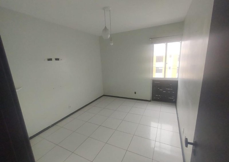 Apartamento com 94 M² - 2Q - 1 suíte - 2 vagas de garagem - Dependência completa Avenida Manoel Dias da Silva Salvador - 