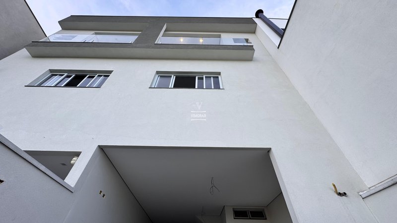 Sobrado 3 su&iacute;tes + &aacute;rea gourmet com piscina + 6 vagas de garagem  Guarulhos - 