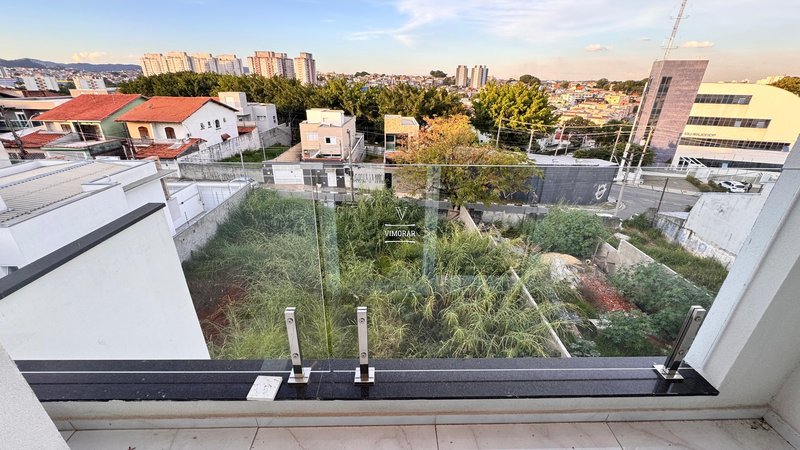 Sobrado 3 su&iacute;tes + &aacute;rea gourmet com piscina + 6 vagas de garagem  Guarulhos - 