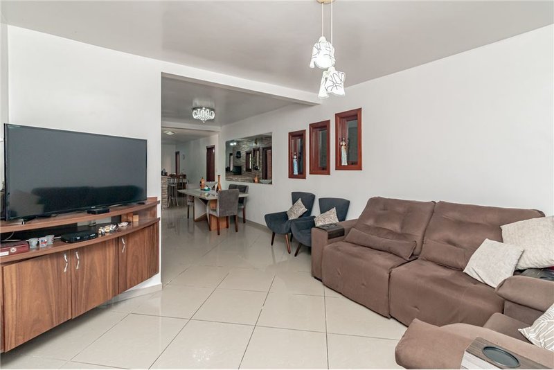 Casa com terreno de 219m² á 100 metros do Colégio Kennedy R. Dr. Ladislau Rutkay Porto Alegre - 
