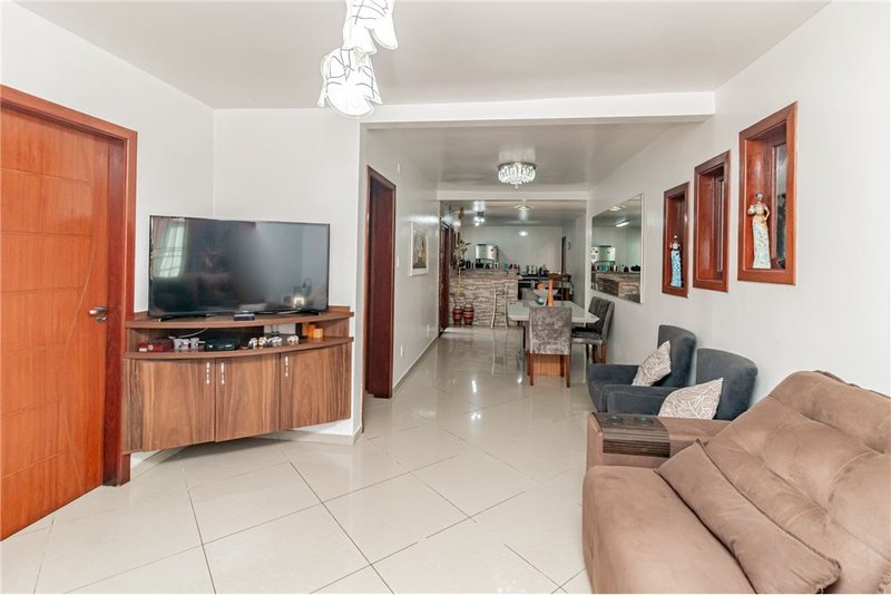 Casa com terreno de 219m² á 100 metros do Colégio Kennedy R. Dr. Ladislau Rutkay Porto Alegre - 