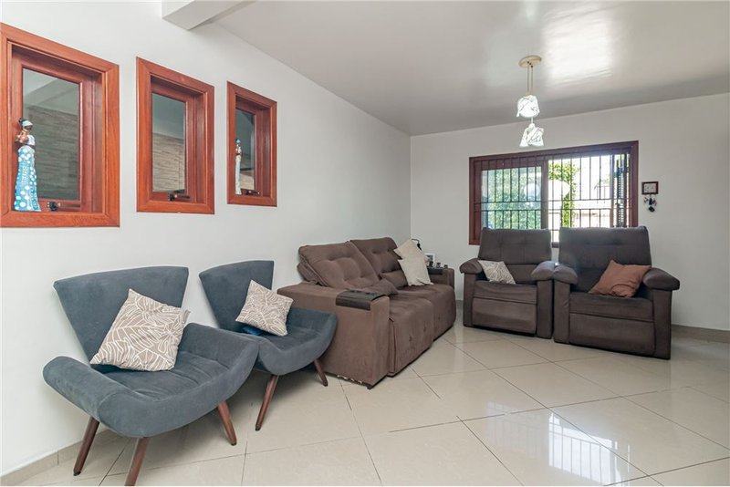 Casa com terreno de 219m² á 100 metros do Colégio Kennedy R. Dr. Ladislau Rutkay Porto Alegre - 