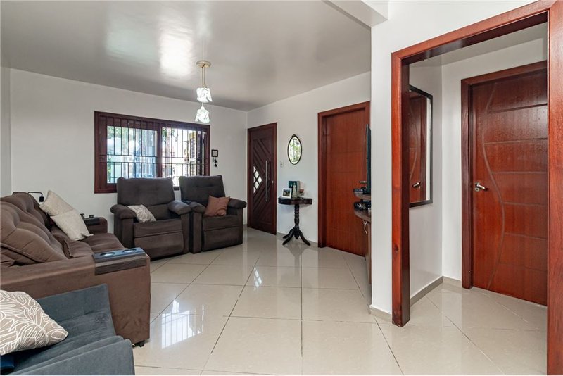 Casa com terreno de 219m² á 100 metros do Colégio Kennedy R. Dr. Ladislau Rutkay Porto Alegre - 