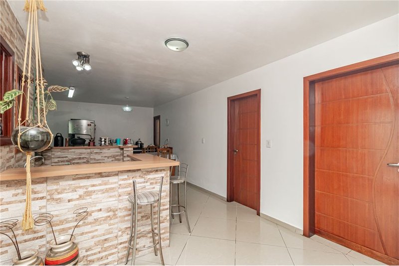 Casa com terreno de 219m² á 100 metros do Colégio Kennedy R. Dr. Ladislau Rutkay Porto Alegre - 
