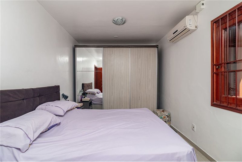 Casa com terreno de 219m² á 100 metros do Colégio Kennedy R. Dr. Ladislau Rutkay Porto Alegre - 