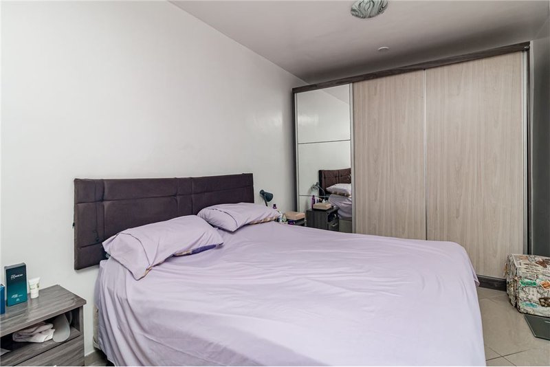 Casa com terreno de 219m² á 100 metros do Colégio Kennedy R. Dr. Ladislau Rutkay Porto Alegre - 