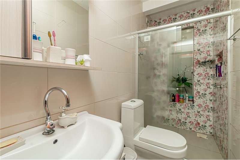 Casa com terreno de 219m² á 100 metros do Colégio Kennedy R. Dr. Ladislau Rutkay Porto Alegre - 