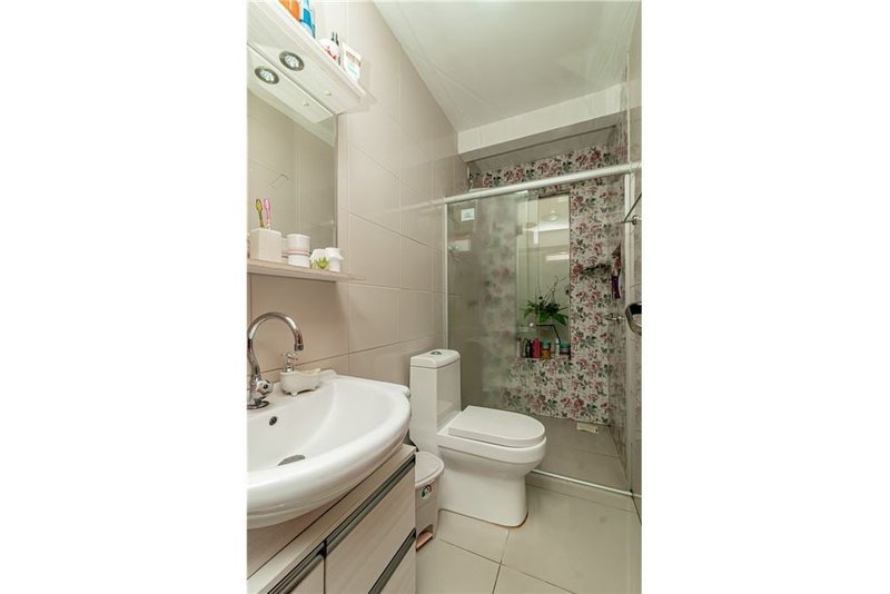 Casa com terreno de 219m² á 100 metros do Colégio Kennedy R. Dr. Ladislau Rutkay Porto Alegre - 