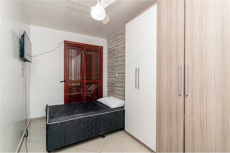 Casa com terreno de 219m² á 100 metros do Colégio Kennedy R. Dr. Ladislau Rutkay Porto Alegre - 