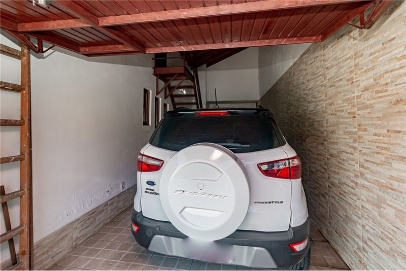 Casa com terreno de 219m² á 100 metros do Colégio Kennedy R. Dr. Ladislau Rutkay Porto Alegre - 