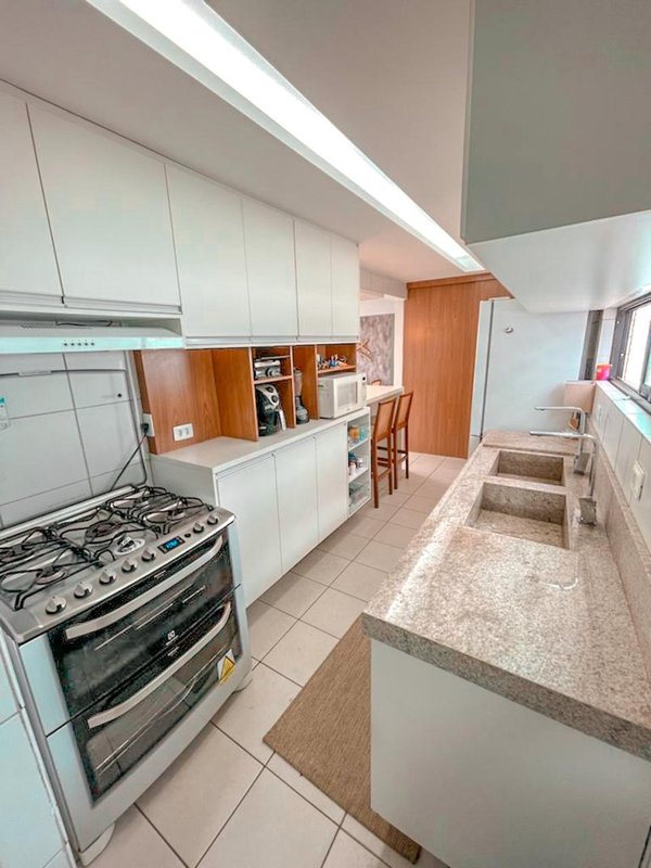 Apartamento à venda com 3 quartos sendo 2 suites com closet, 120m² por R$ 850.000,00 Rua Bernardo Vieira de Melo Jaboatão dos Guararapes - 