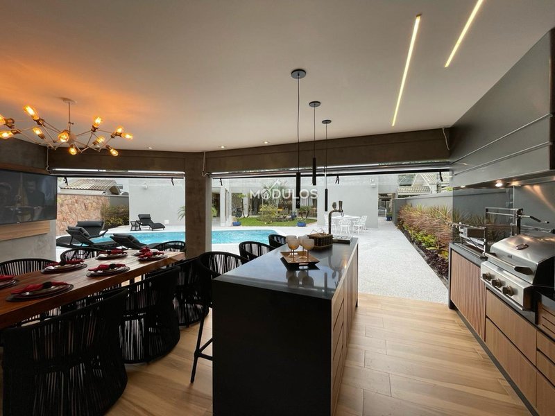 Casa térrea  a poucos passos do mar à venda, 6 dormitórios , 328 m² por R$ 10.900.000 Alameda Açaí Bertioga - 