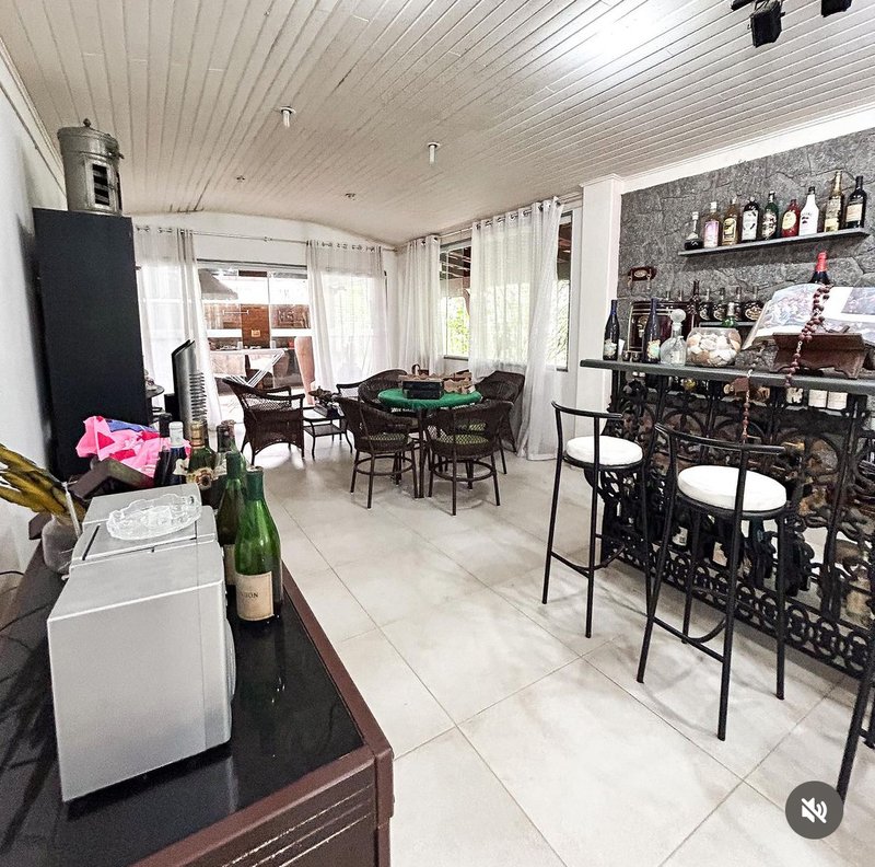 Casa com vaga para lancha em Angra dos Reis - Angra dos Reis - 