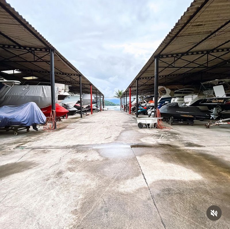 Casa com vaga para lancha em Angra dos Reis - Angra dos Reis - 