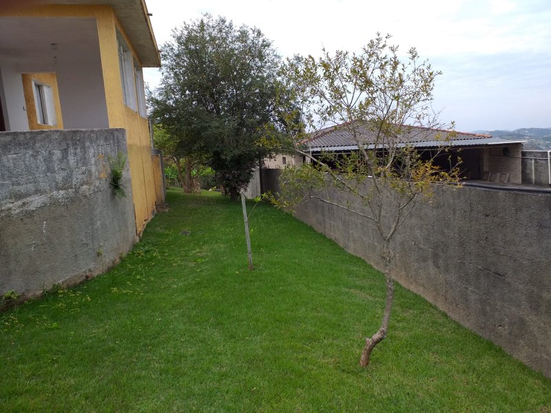 Oportunidade - Casa com ampla área à venda no Centro - Vista para a represa  Igaratá - 