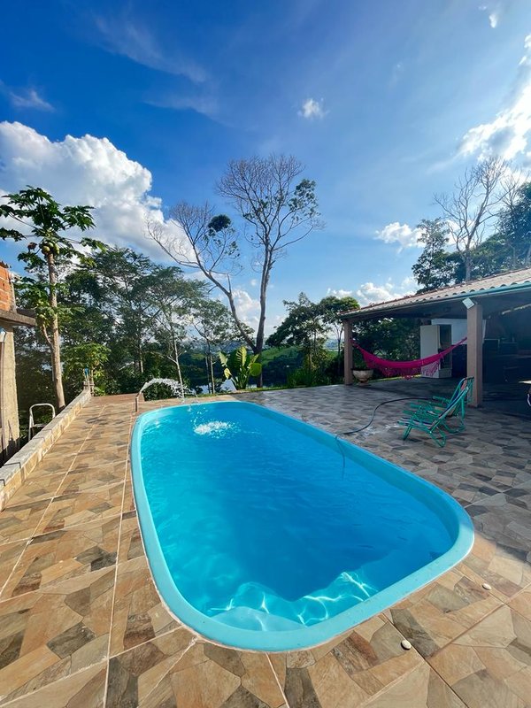 Casa confortável com piscina - vista para a represa  Igaratá - 