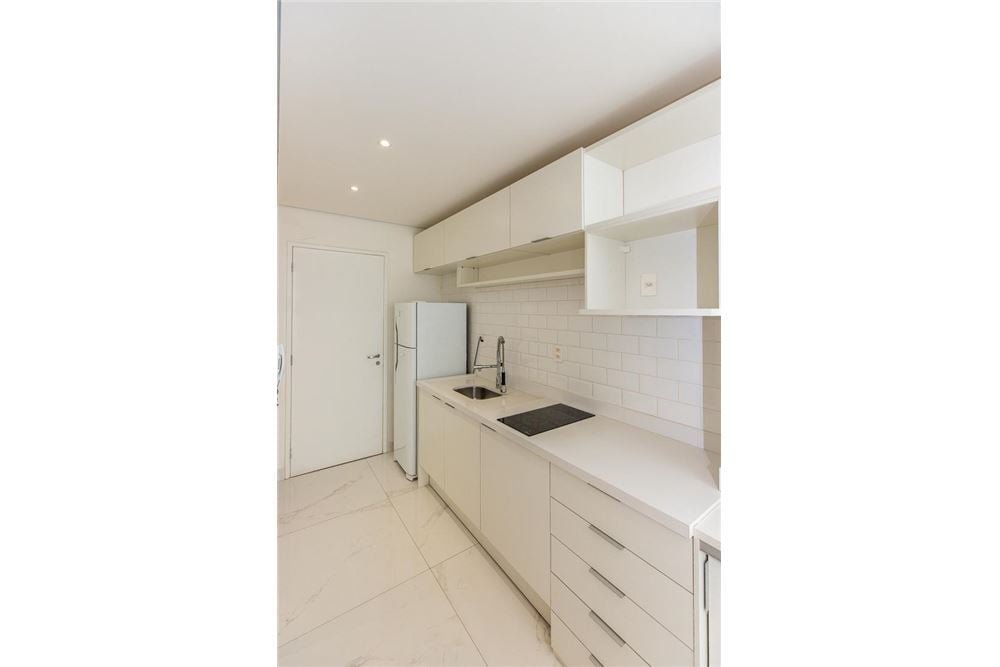 Apartamento à venda com 1 quarto, 24m² - Foto 2