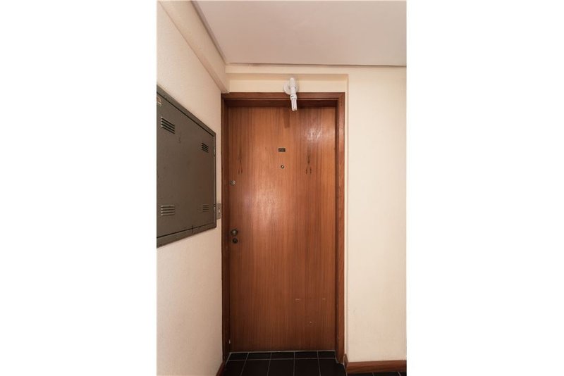 Sala comercial no bairro Moinhos De Vento Cristóvão Colombo Porto Alegre - 