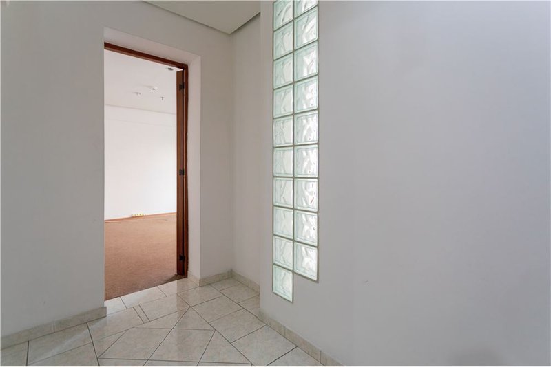 Sala comercial no bairro Moinhos De Vento Cristóvão Colombo Porto Alegre - 