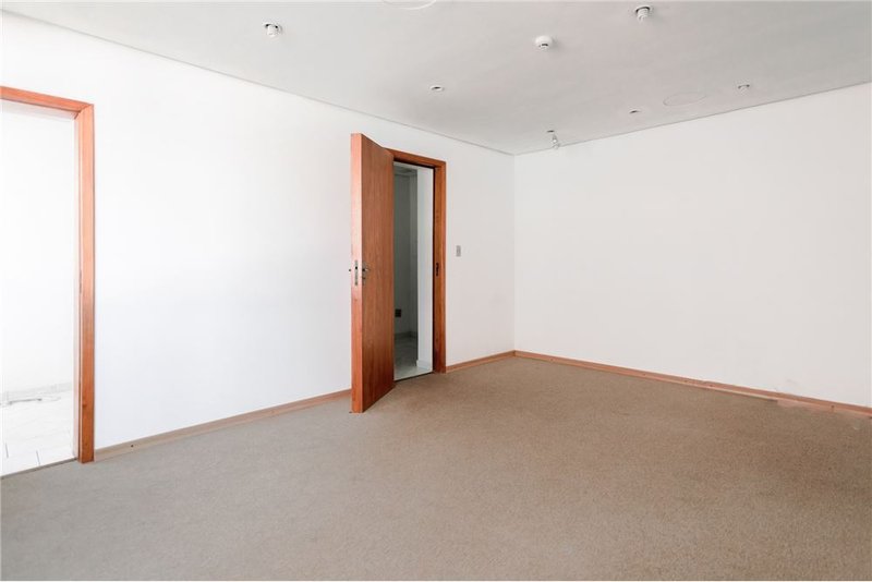 Sala comercial no bairro Moinhos De Vento Cristóvão Colombo Porto Alegre - 