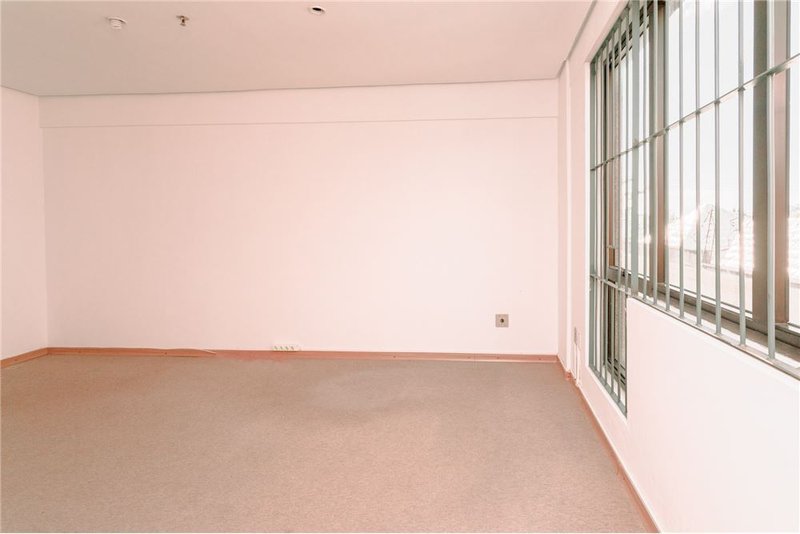 Sala comercial no bairro Moinhos De Vento Cristóvão Colombo Porto Alegre - 