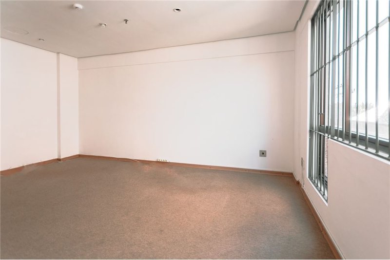 Sala comercial no bairro Moinhos De Vento Cristóvão Colombo Porto Alegre - 
