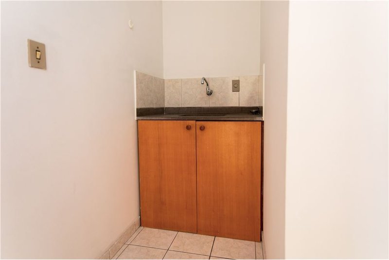 Sala comercial no bairro Moinhos De Vento Cristóvão Colombo Porto Alegre - 