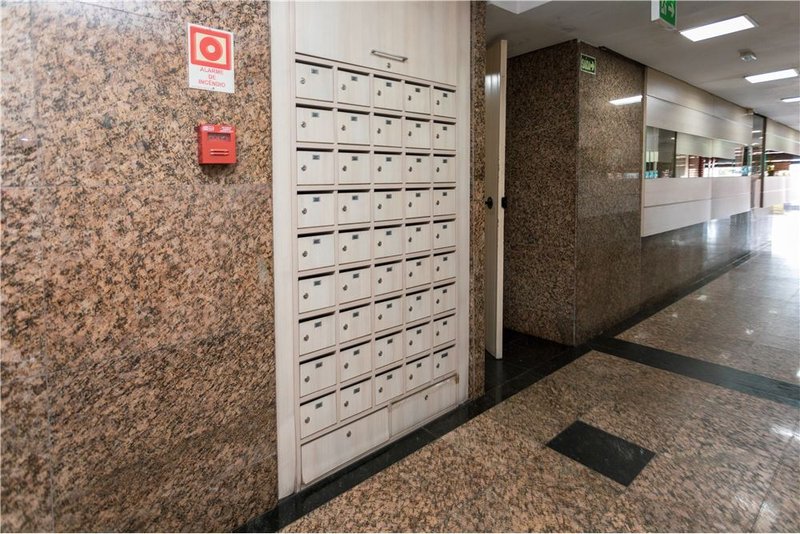 Sala comercial no bairro Moinhos De Vento Cristóvão Colombo Porto Alegre - 