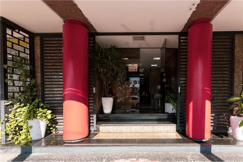Sala comercial no bairro Moinhos De Vento Cristóvão Colombo Porto Alegre - 