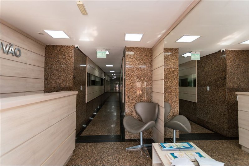 Sala comercial no bairro Moinhos De Vento Cristóvão Colombo Porto Alegre - 